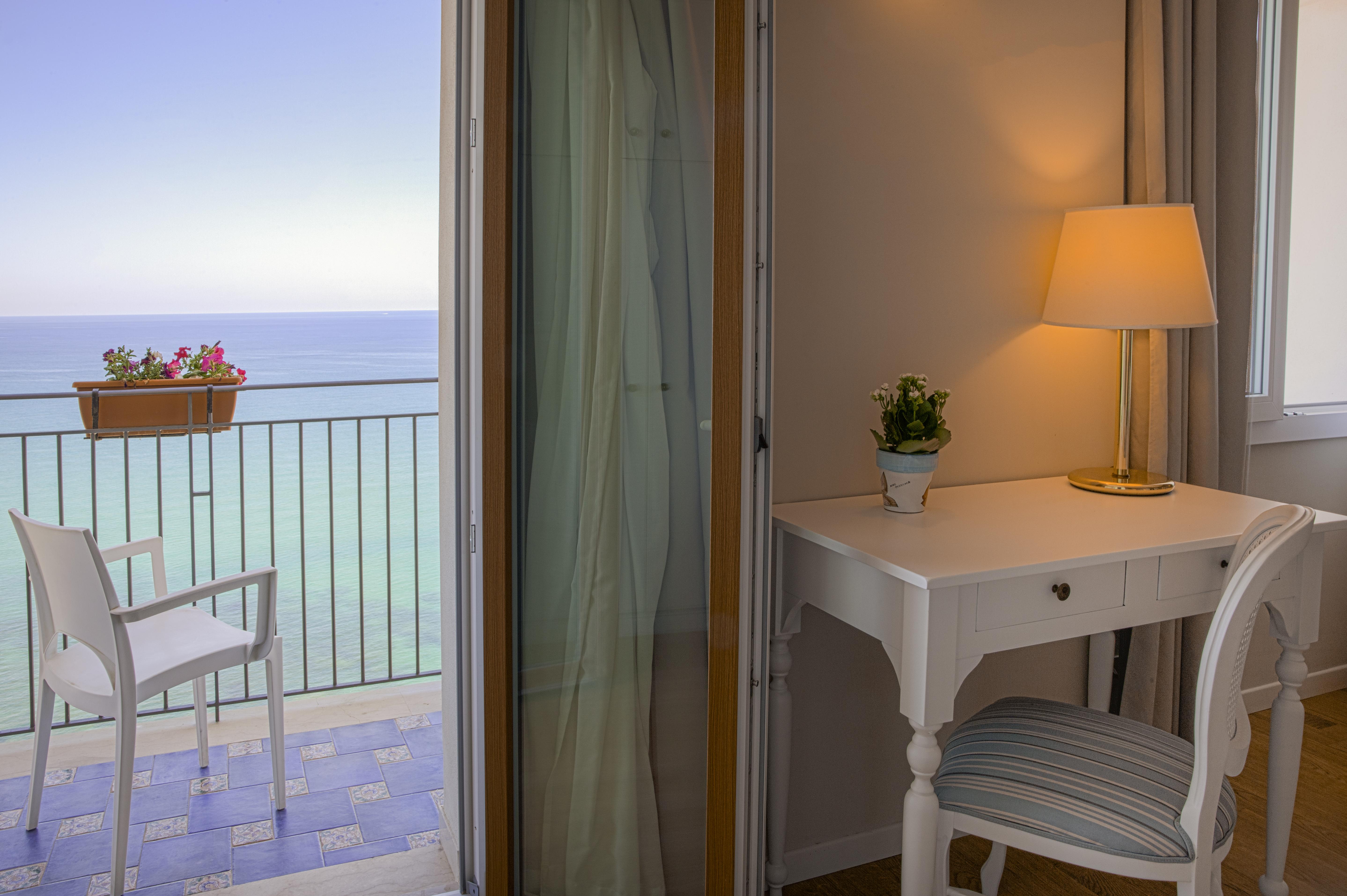 קאסטלמארה דל גולפו Hotel Punta Nord Est מראה חיצוני תמונה